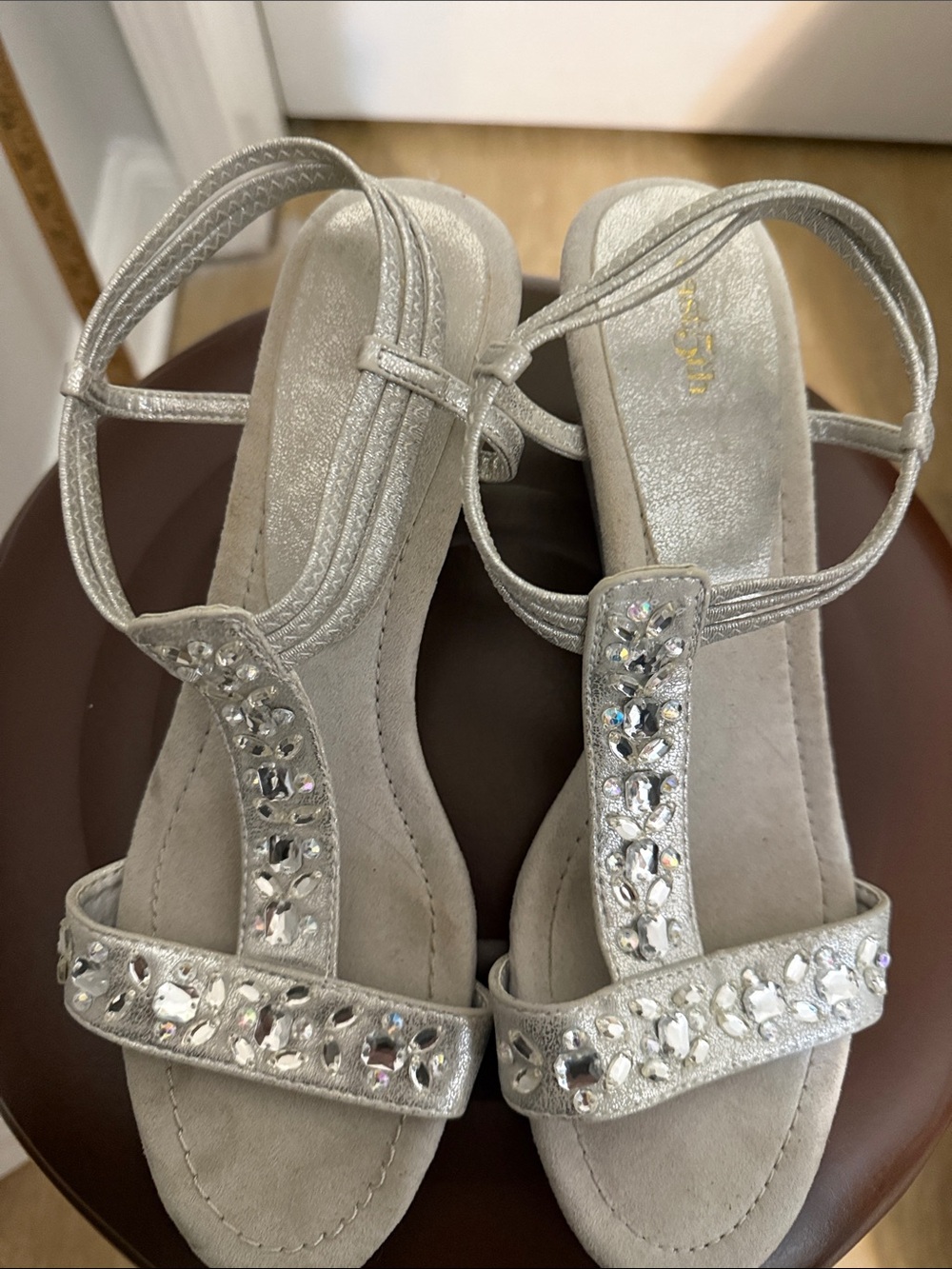 Women's Silver Embellished T-Strap Sandals soft Suede size 10